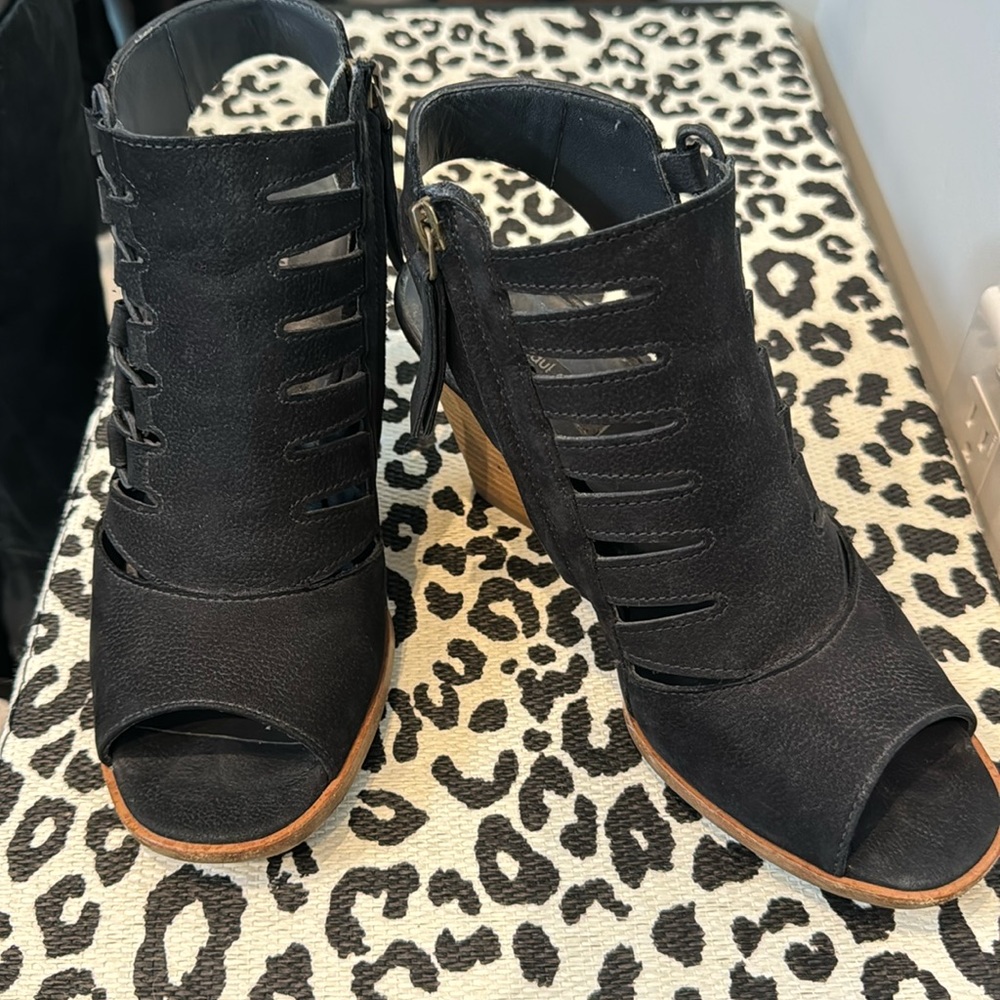 Paul Green suede booties‎